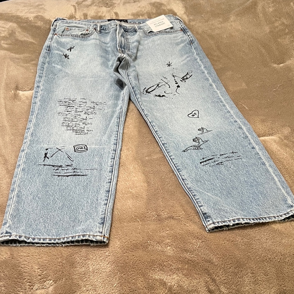 New Mens 36 x 30 ABERCROMBIE AND FITCH Relaxed Straight Denim Jeans.